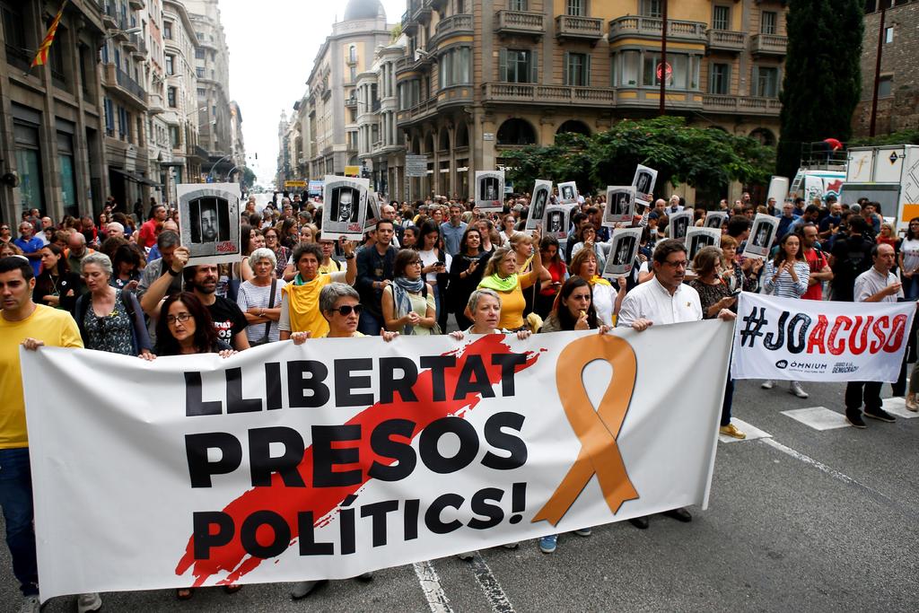 Condenan a cárcel a líderes catalanes por proceso de 2017