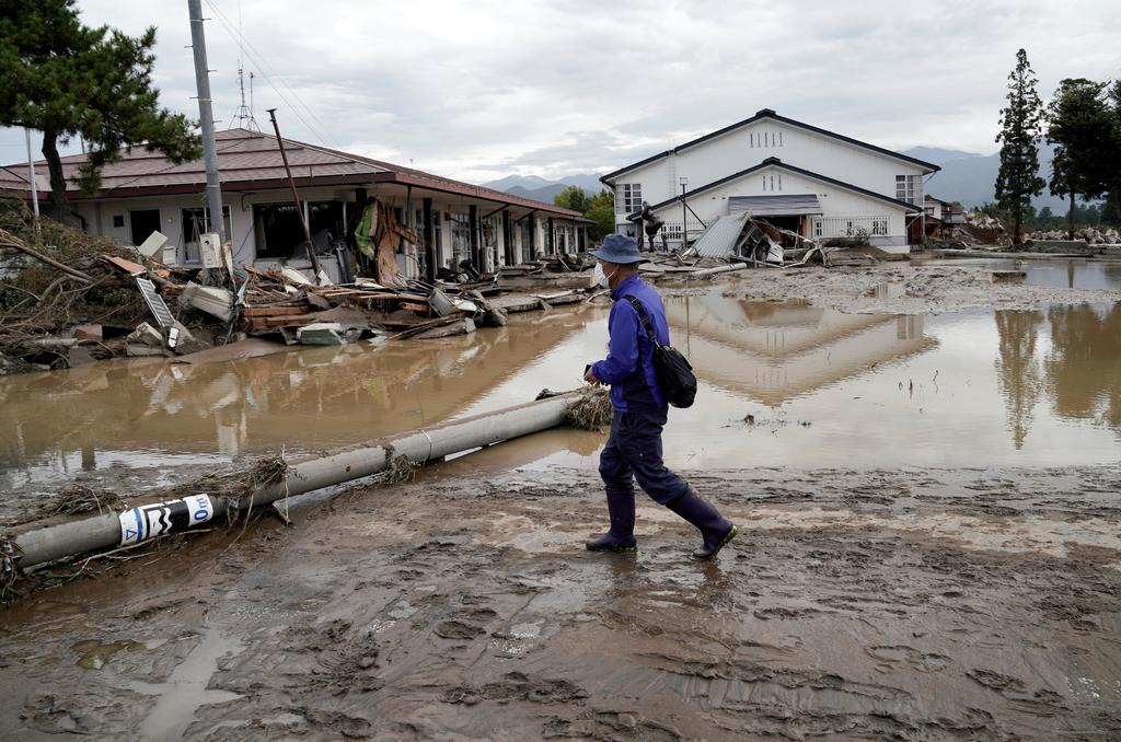 Buscan sobrevivientes del mortal tifón 'Hagibis' en Japón