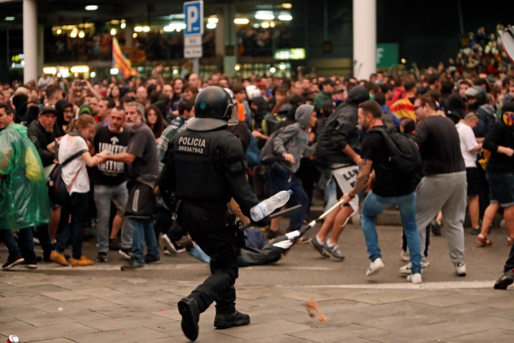 Se reportan 131 lesionados por protestas en Cataluña