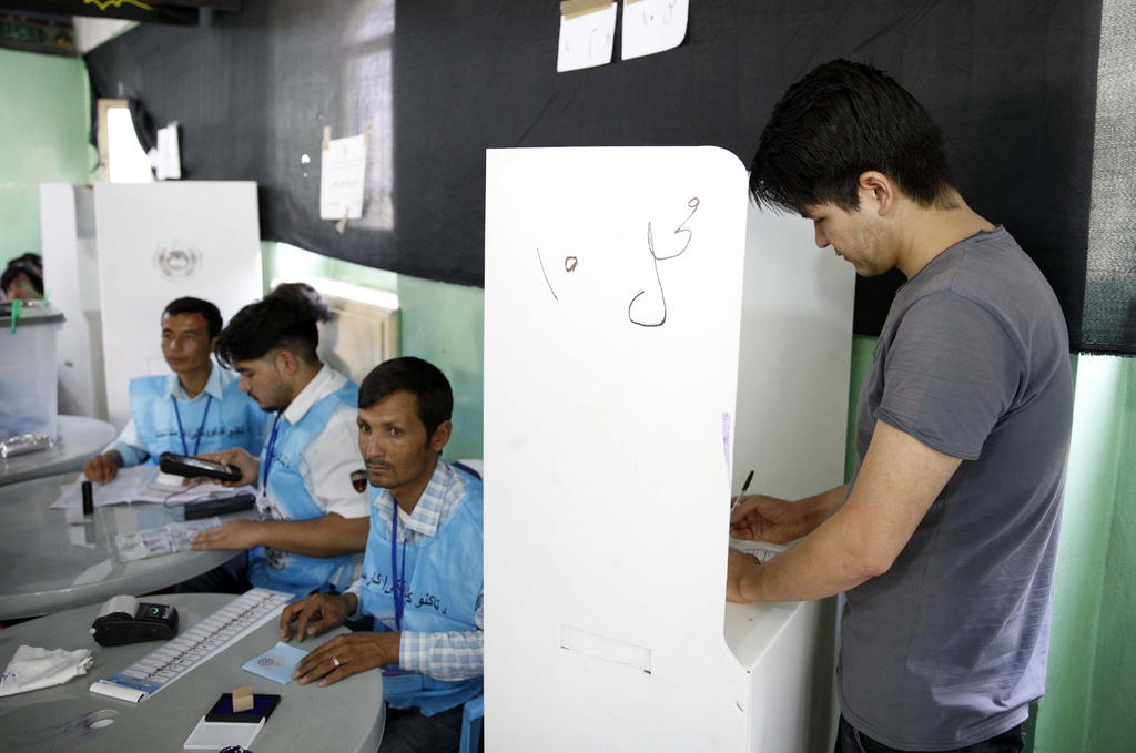 Se reportan casi 500 víctimas por elecciones en Afganistán