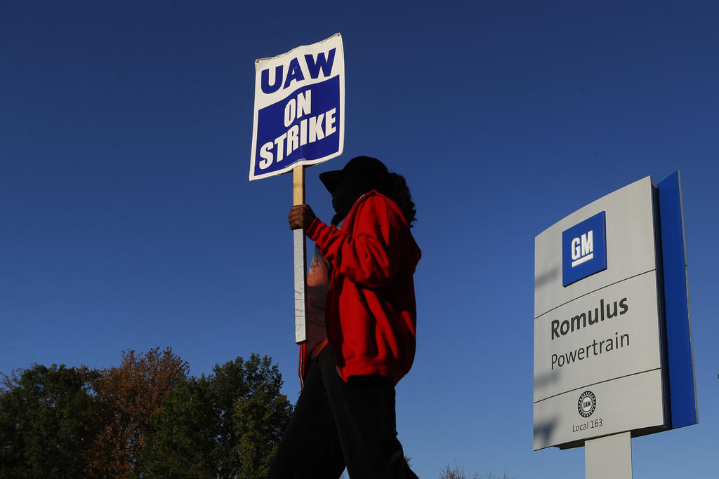 Cumple un mes huelga en General Motors de EUA