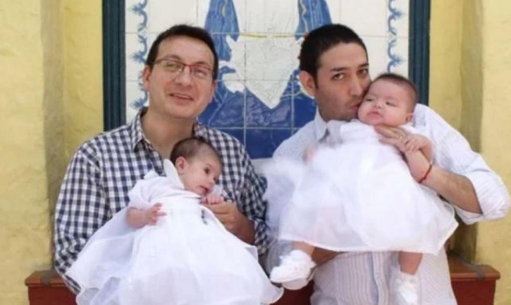 Bebé con VIH es adoptada por pareja gay tras ser rechazada 10 veces