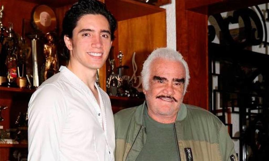 Vicente Fernández pide apoyo para su nieto Alex Fernández
