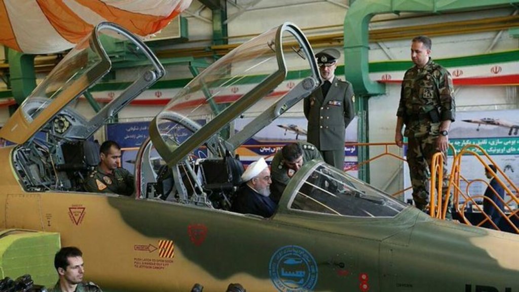Irán presenta el primer avión de combate fabricado en el país
