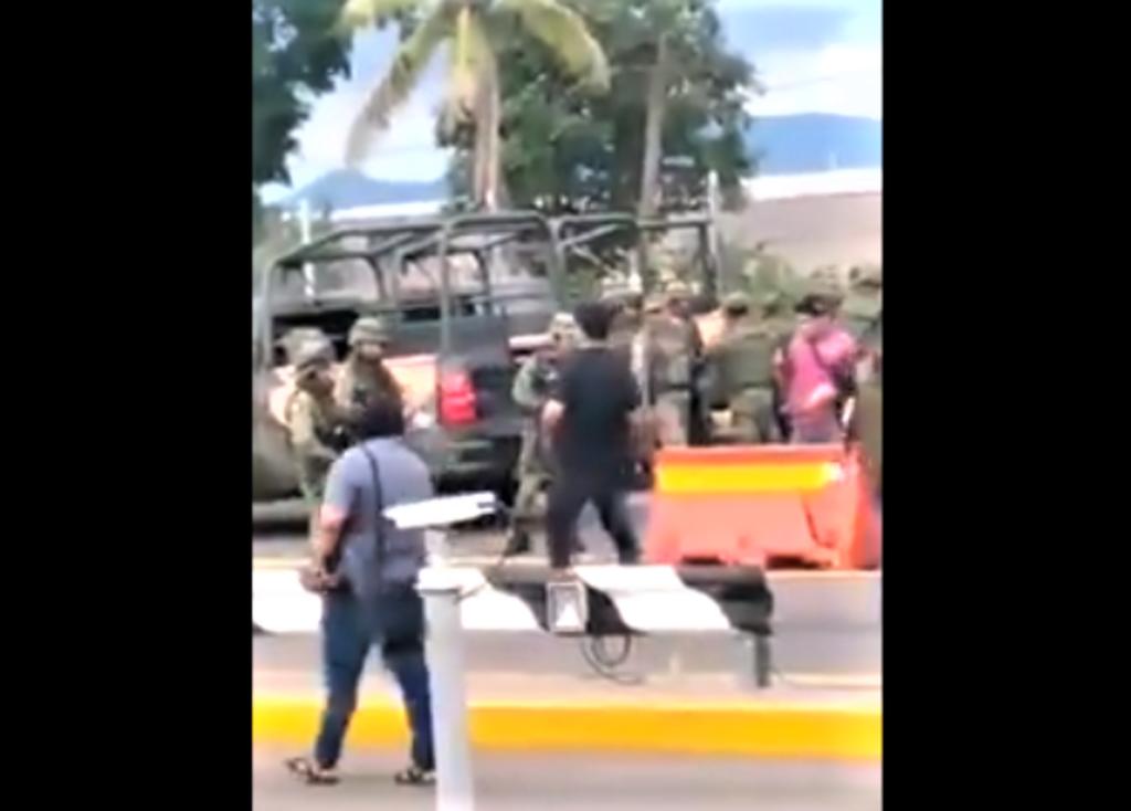 Difunden video de militares y civiles armados en Sinaloa