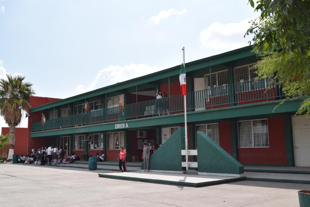 Edificios de Conalep San Pedro sin capacidad suficiente para alojar alumnos