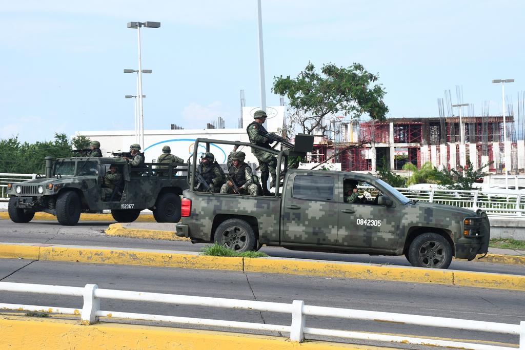 Recorren militares distintos puntos en Culiacán