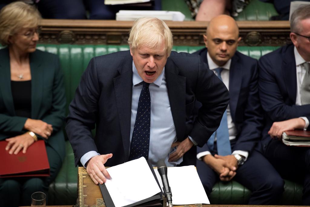 Johnson, renuente, pide prórroga para el 'brexit'