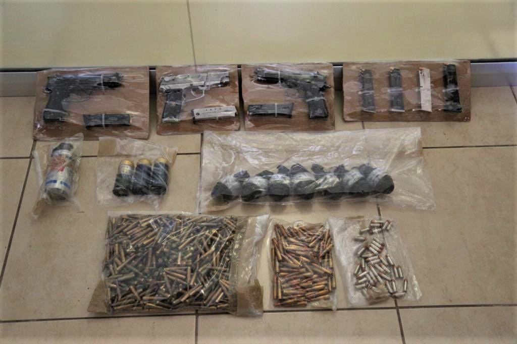 Aseguran armas, cartuchos y granadas en Culiacán