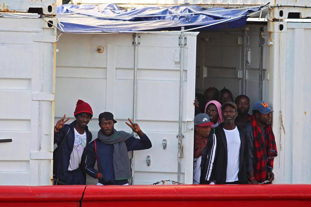 Ocean Viking pide a Italia y Malta desembarcar a más de 100 migrantes