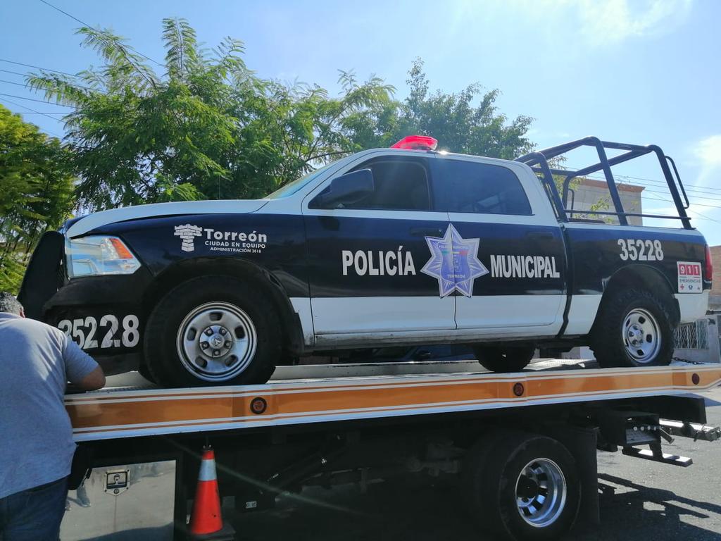 Chocan policías contra camioneta en el Centro de Torreón