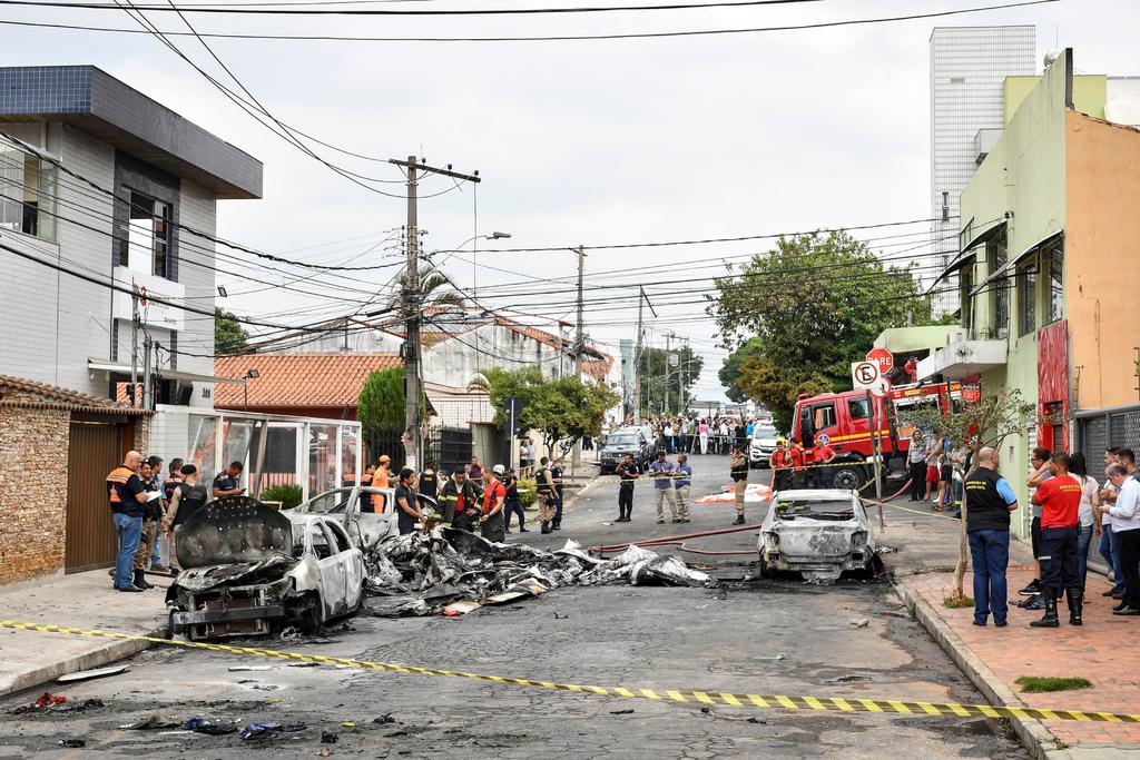 Caída de avioneta sobre vehículos deja tres muertos en Brasil