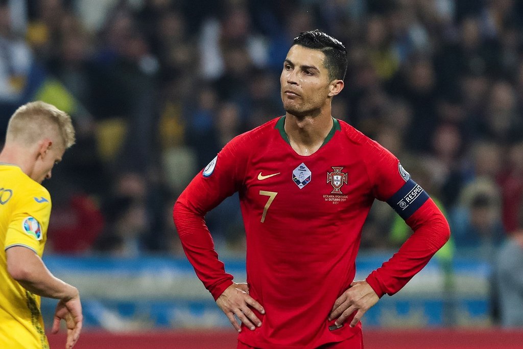 Piden descartar denuncia contra Cristiano Ronaldo