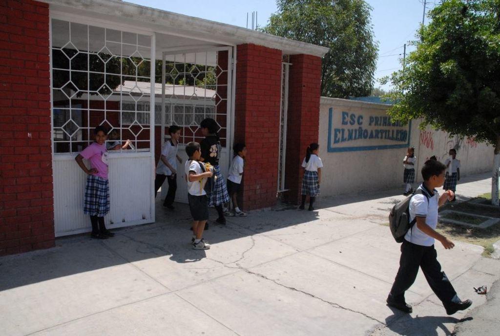 Separan oficialmente de su cargo a director de la escuela 'El Niño Artillero'