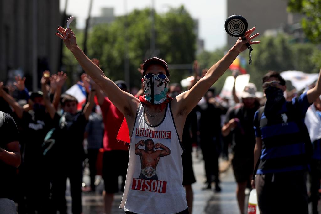 Vuelven chilenos a las calles en sexto día de protestas; suman 18 muertos