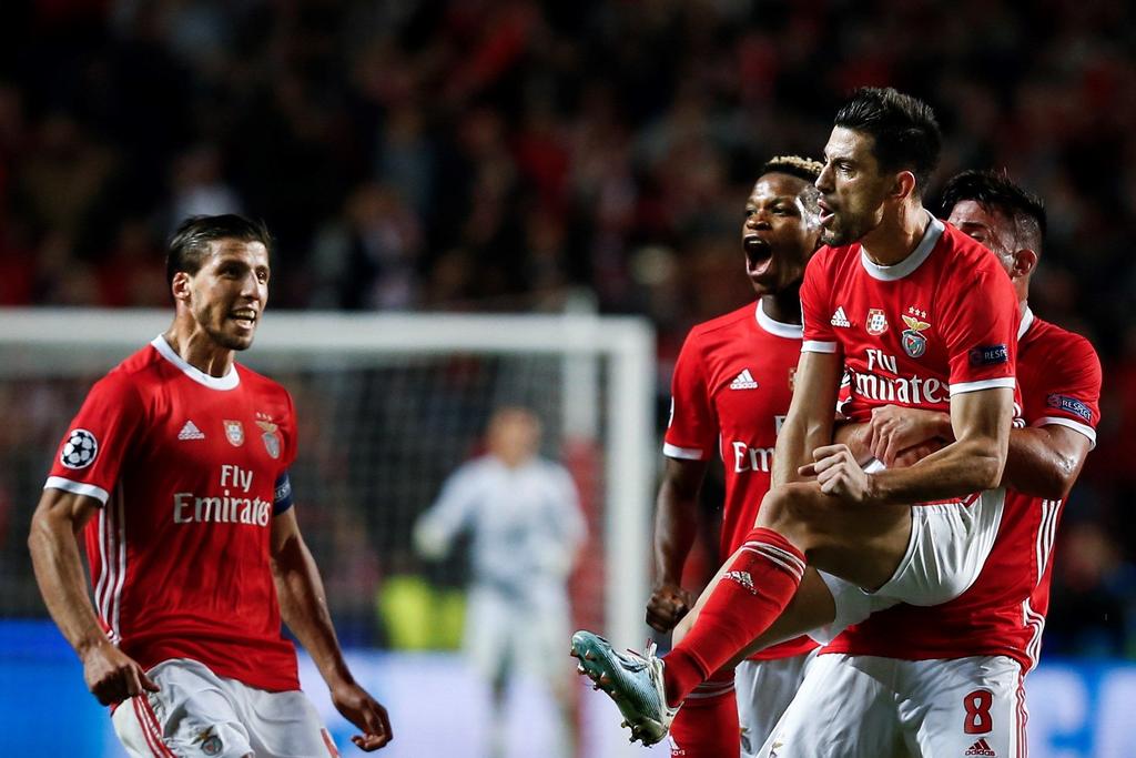 Benfica derrota al Lyon y sigue con vida en la Champions