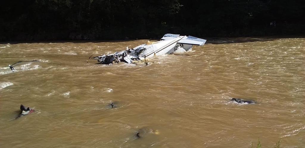 Deja cinco muertos caída de avioneta en Madero, Michoacán