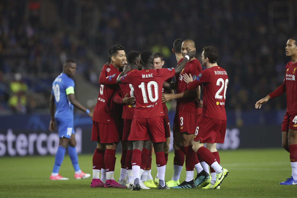 Liverpool recupera terreno con goleada