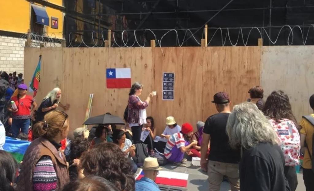 Manifestantes se solidarizan con Chile y protestan en CDMX