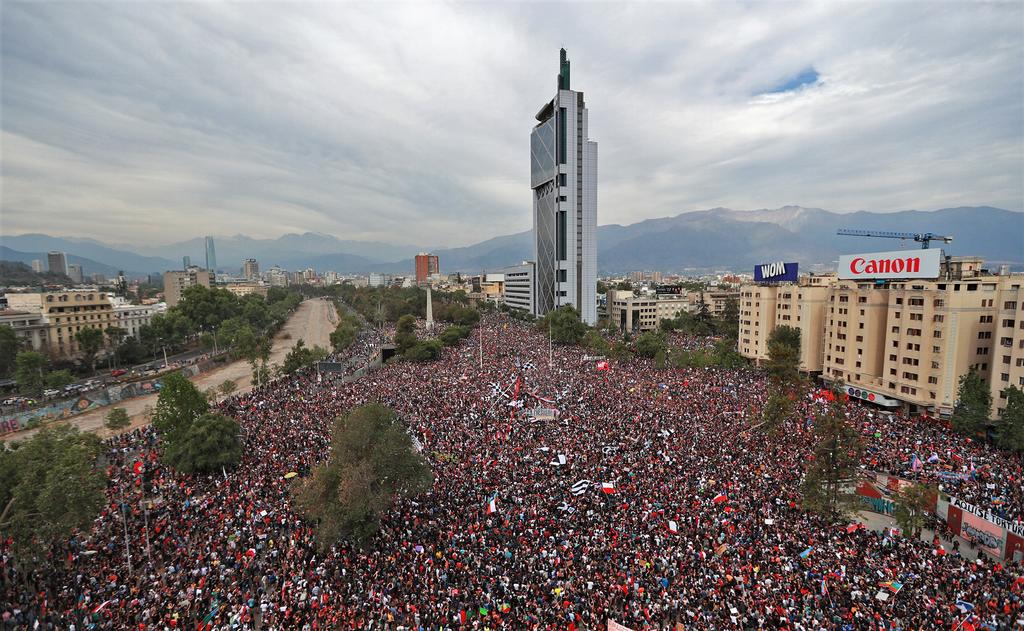 Un millón de personas marchan en Chile contra Piñera y la desigualdad social