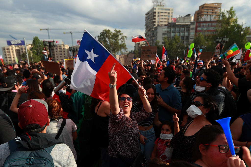 Ejército de Chile levanta toques de queda en varias zonas del país