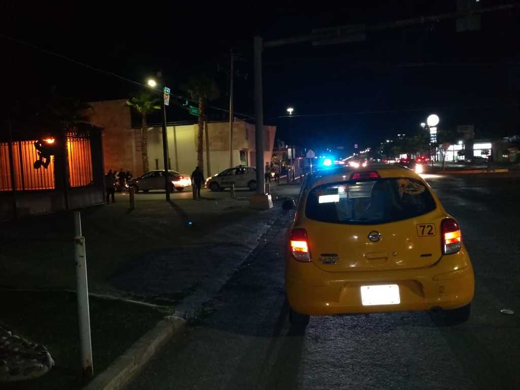 No respeta semáforo y provoca choque en el sector Centro de Torreón