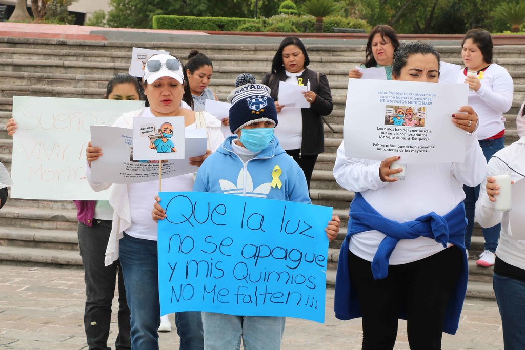 Protestan contra falta de medicinas en Nuevo León