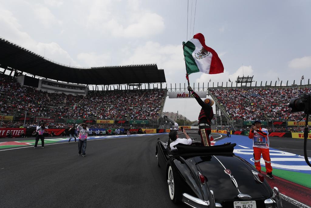 Lewis Hamilton se lleva el Gran Premio de México