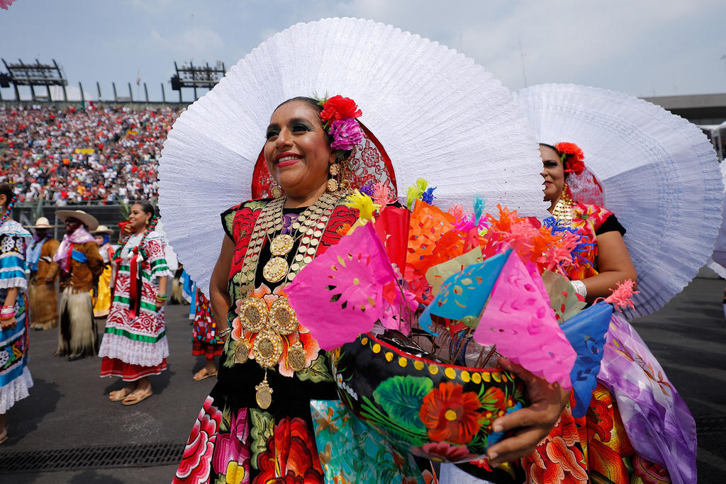 La Guelaguetza viste de color y tradición el GP de México