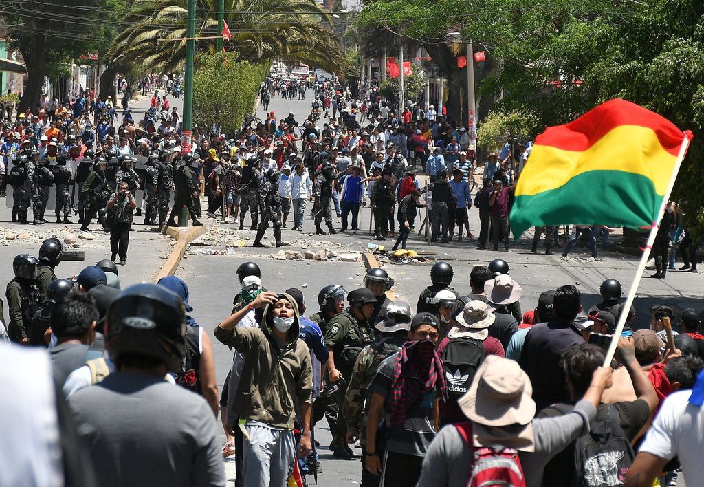 Con marchas, miden fuerzas Morales y Mesa en Bolivia