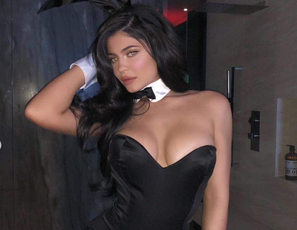 Kylie Jenner conquista Halloween con sensual disfraz de 'la sirenita'