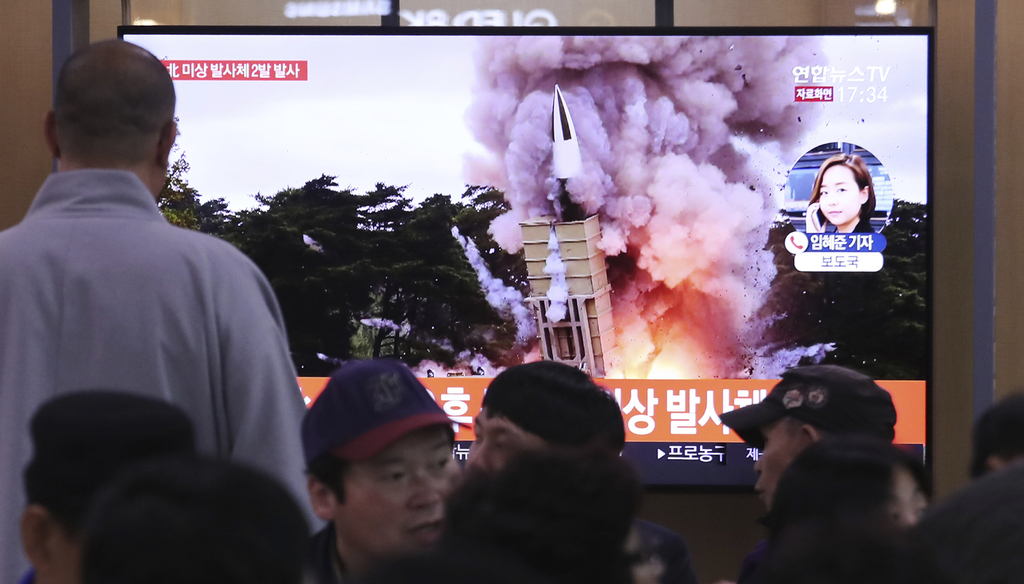 Corea del Norte realiza ensayo con lanzacohetes