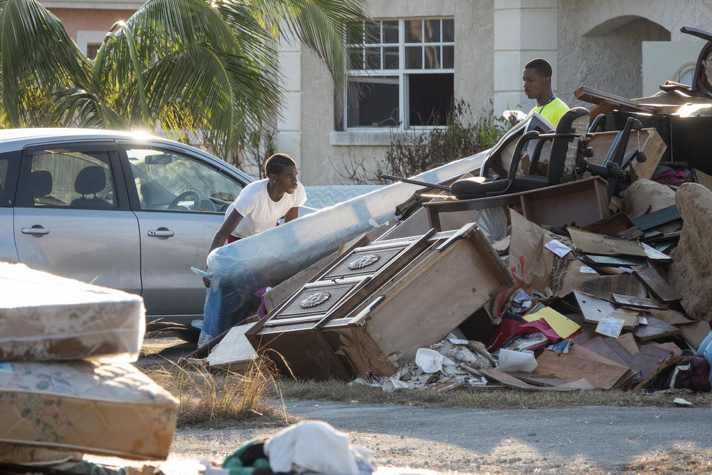 Busca Bahamas evitar refugiados climáticos tras el huracán Dorian