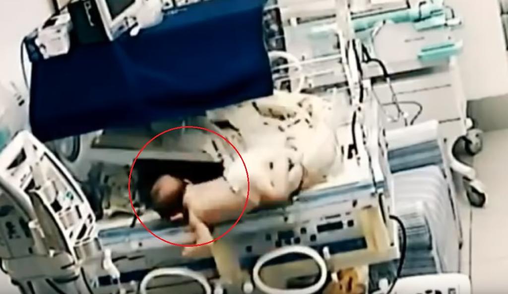VIDEO: Bebé cae de incubadora por descuido de enfermera