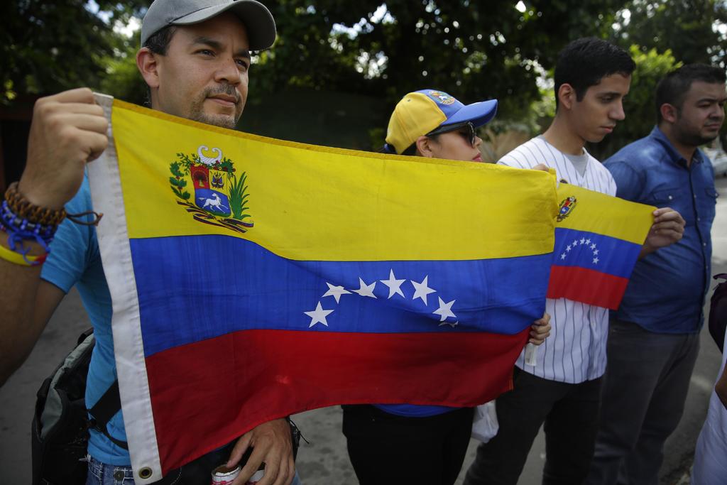 Venezuela responde a El Salvador con expulsión de cuerpo diplomático