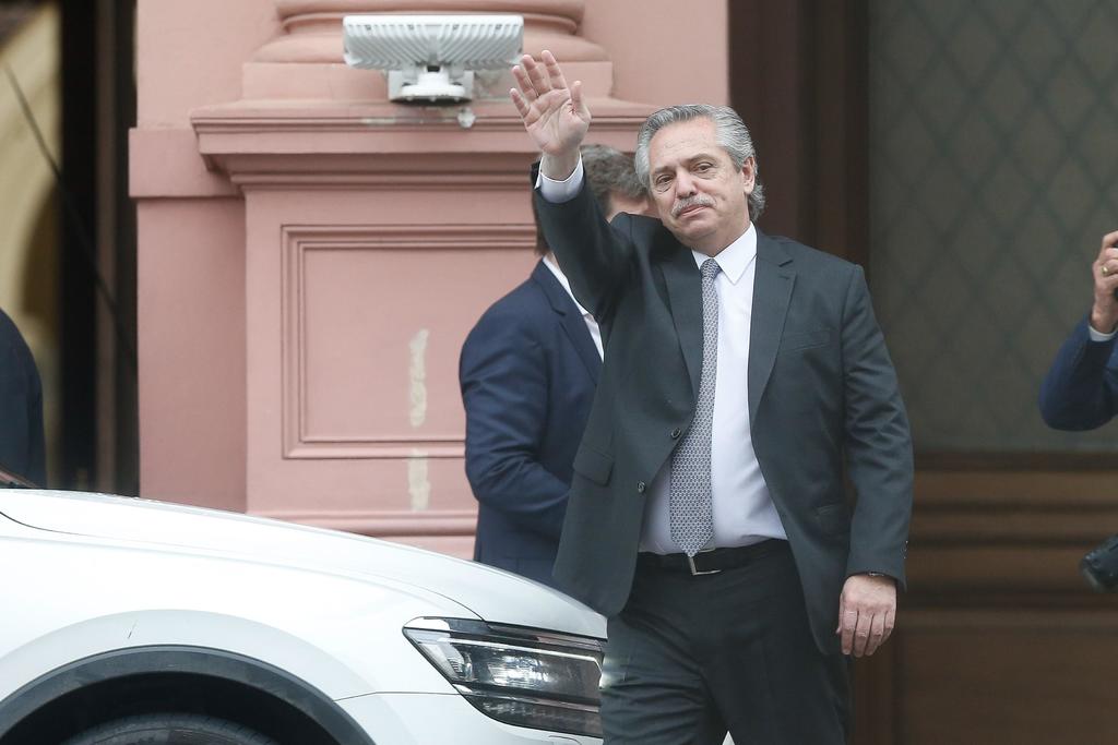 Recibe AMLO al presidente electo de Argentina en Palacio Nacional