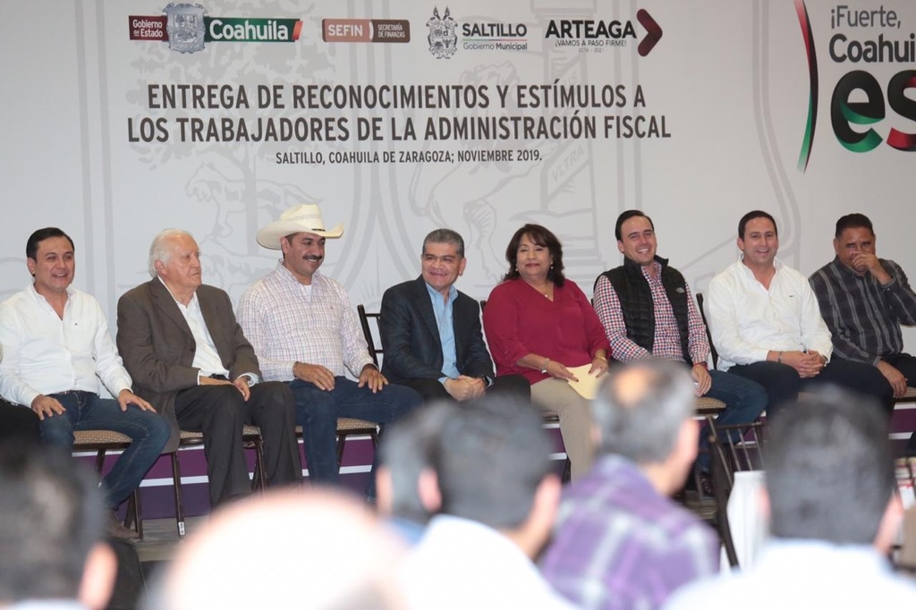 Reconocen a empleados de Administración Fiscal en Coahuila