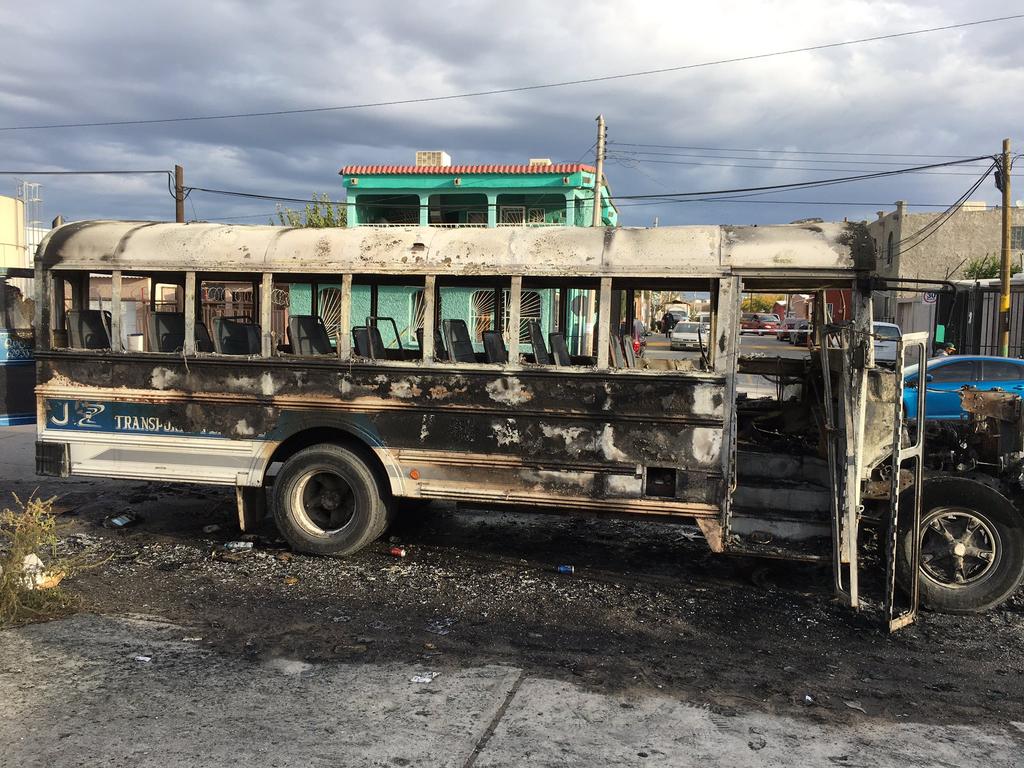 Incendian cuatro camiones de personal en Ciudad Juárez