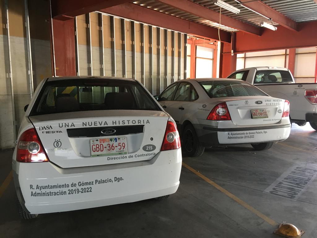 Afinan detalles de convenio para regularizar vehículos oficiales en Gómez Palacio