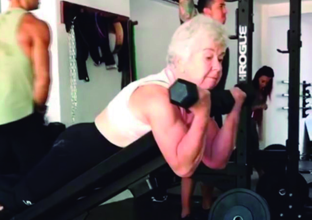 Joan MacDonald, la mujer que decidió ser 'fit' a los 69 años