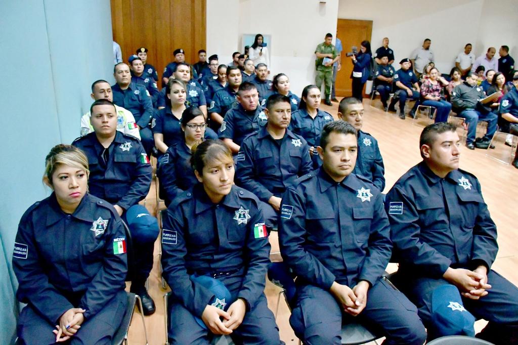 Entregan reconocimientos a policías en Monclova