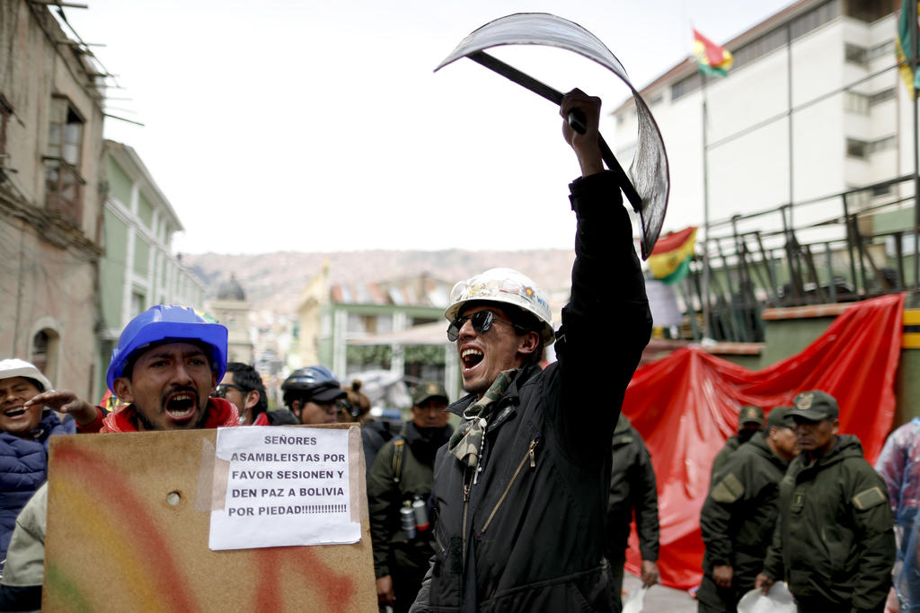 Renuncia comandante de la Policía de Bolivia en medio de la crisis