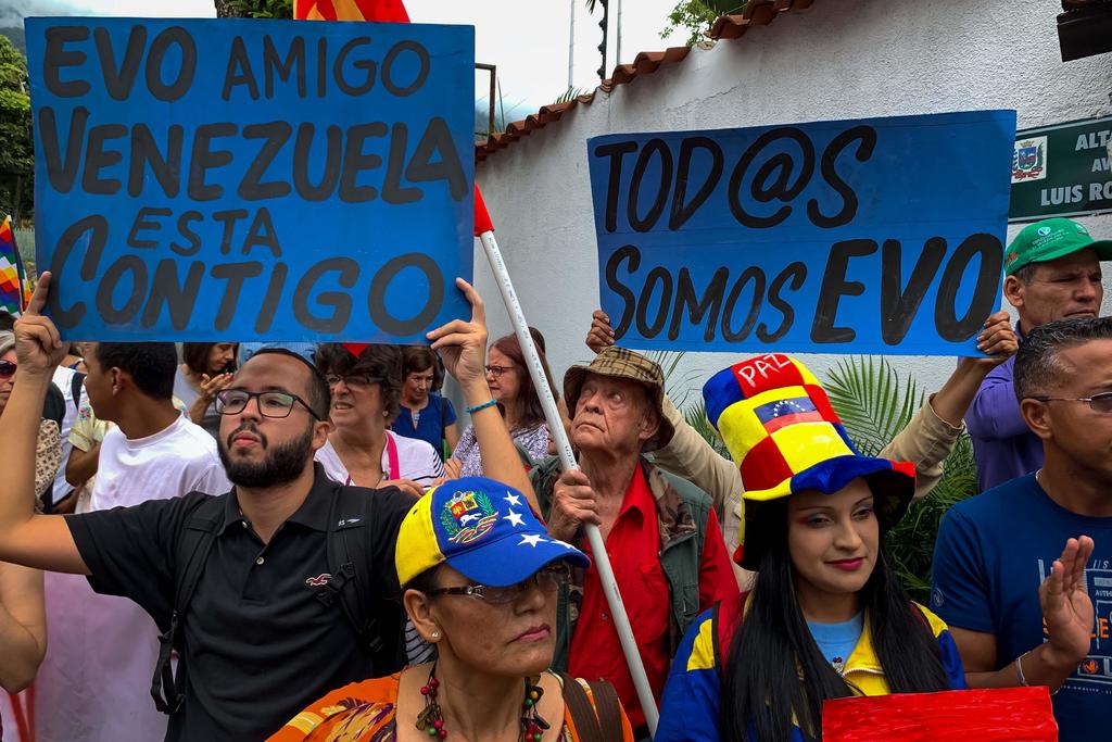Marchan venezolanos en apoyo a Evo Morales