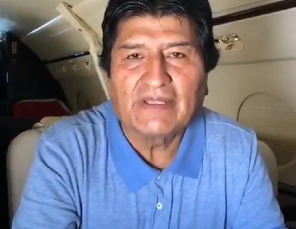 Difunden video de Evo Morales en avión mexicano agradeciendo asilo
