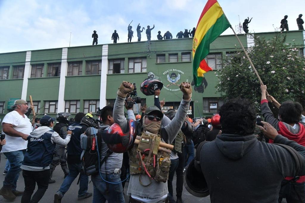 Ordena EUA la salida de su personal diplomático y sus familias de Bolivia
