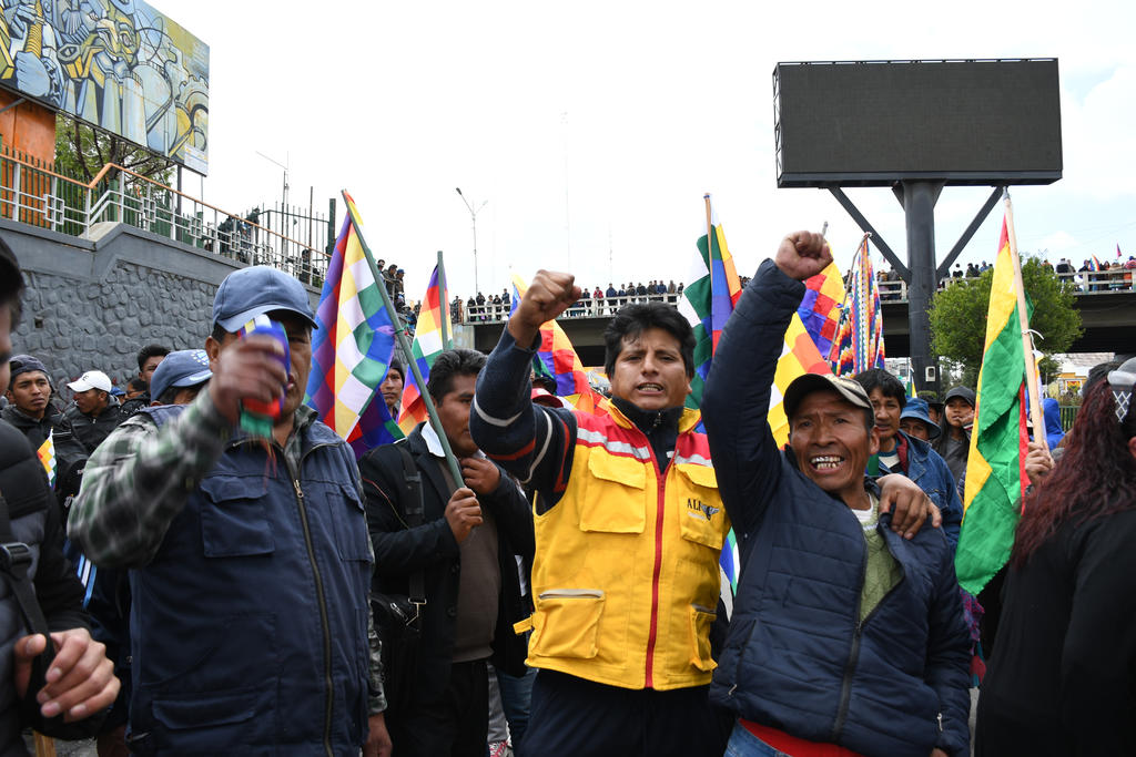 Afines a Evo Morales protestan en contra de presidenta interina