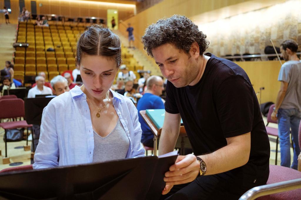Gustavo Dudamel se reúne con jóvenes músicos en Bellas Artes