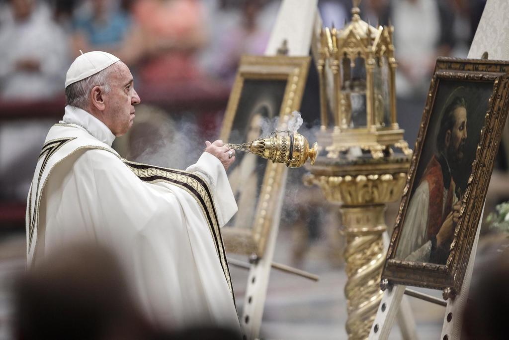 Papa Francisco designa a jesuita secretario de Hacienda del Vaticano