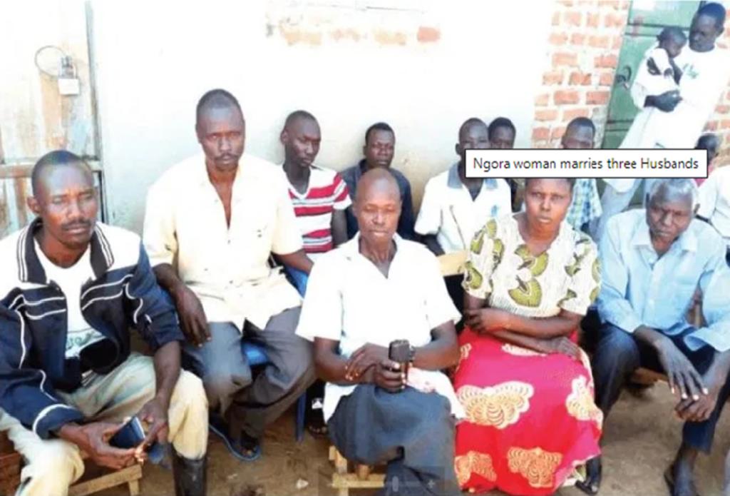 Mujer de Uganda se casa con tres hombres a la vez
