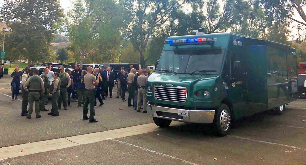 Reportan una víctima mortal tras tiroteo en escuela de California